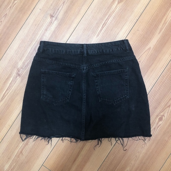 Black Denim Mini Skirt 🖤 - Picture 3 of 4
